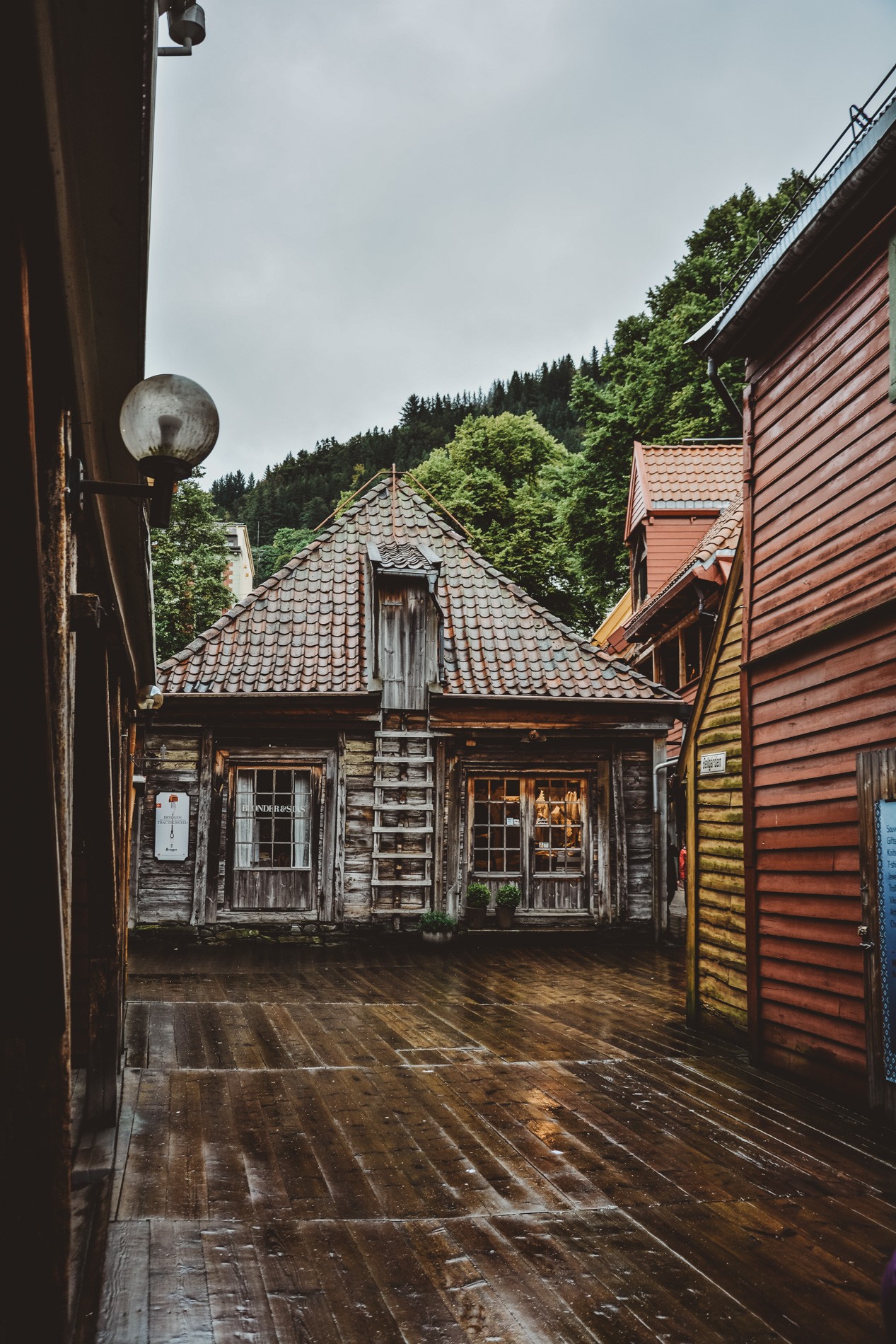 Samotny domek w Bryggen